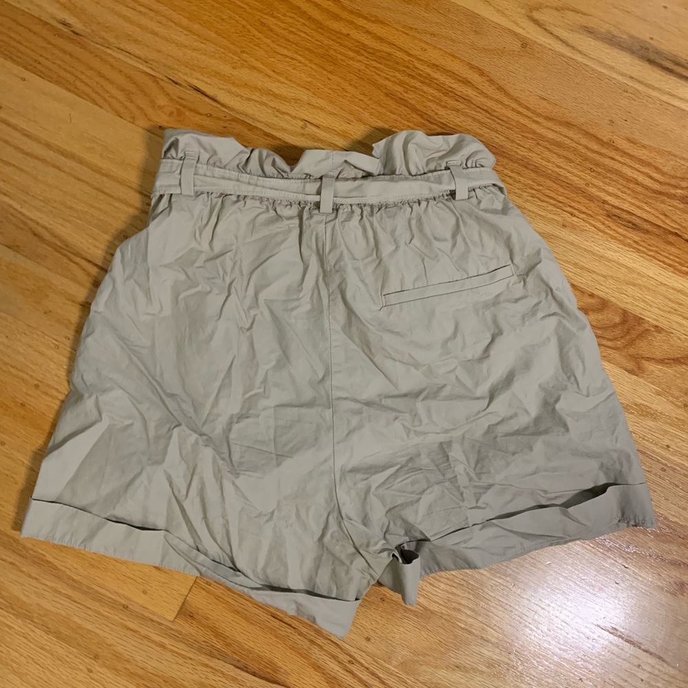 Uniqlo Tan Paperbag High Rise Belted Shorts - Picture 4 of 4
